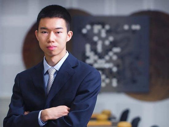 （7月27日，西宁）盛夏之时，第十六届FIRST青年电影展于西宁正式拉开帷幕，享誉全球的优质香槟区干邑专家Rémy Martin人头马作为本届FIRST青年电影展的官方指定烈酒品牌，也将在为期9天的影展里，以传承近三百年的匠心致敬电影艺术，共同围绕“可持续”命题进行深度探讨